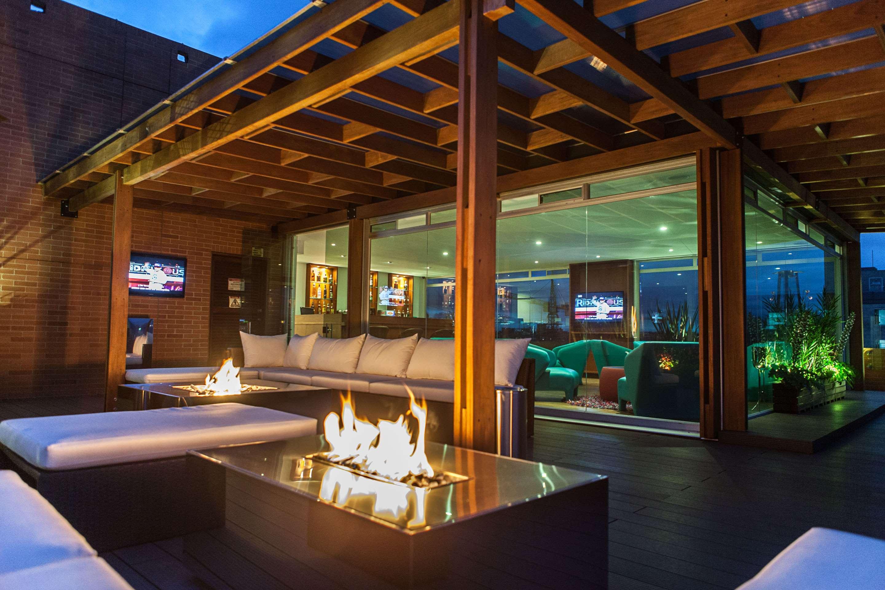 Best Western Plus 93 Park Hotel Bogotá Exteriör bild The Sky Bar