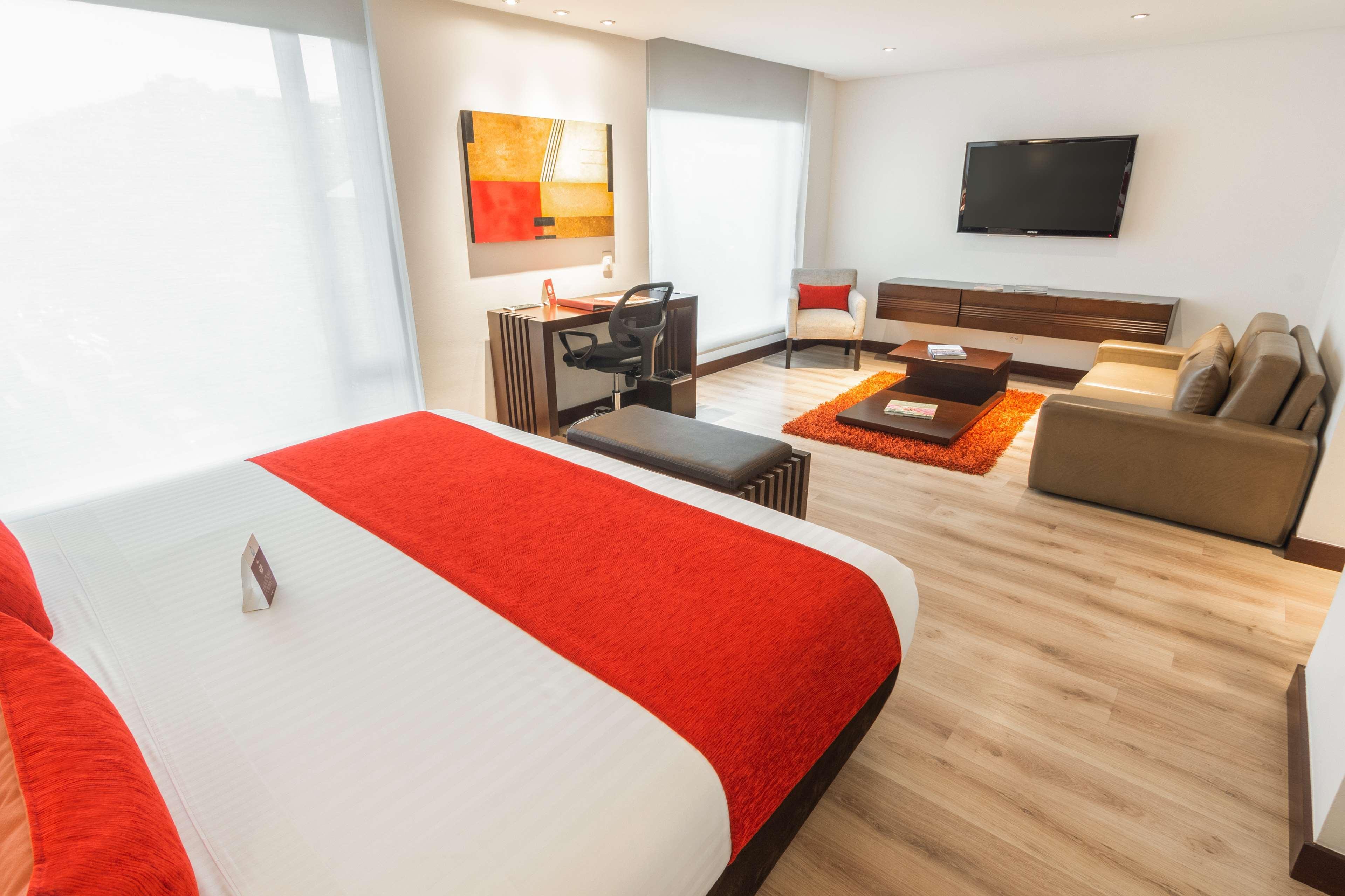 Best Western Plus 93 Park Hotel Bogotá Exteriör bild A typical Studio at the hotel