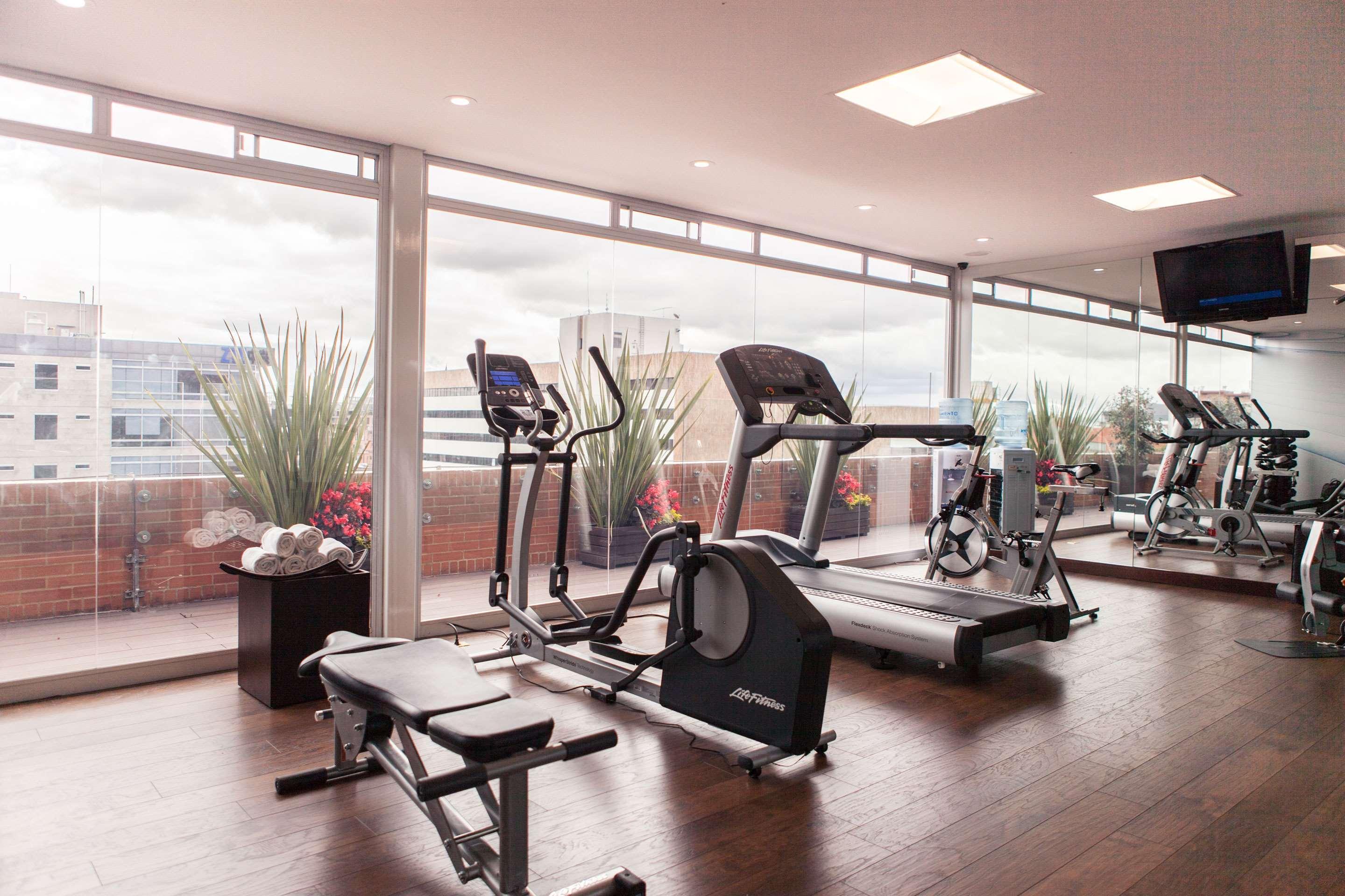 Best Western Plus 93 Park Hotel Bogotá Exteriör bild A gym in a hotel