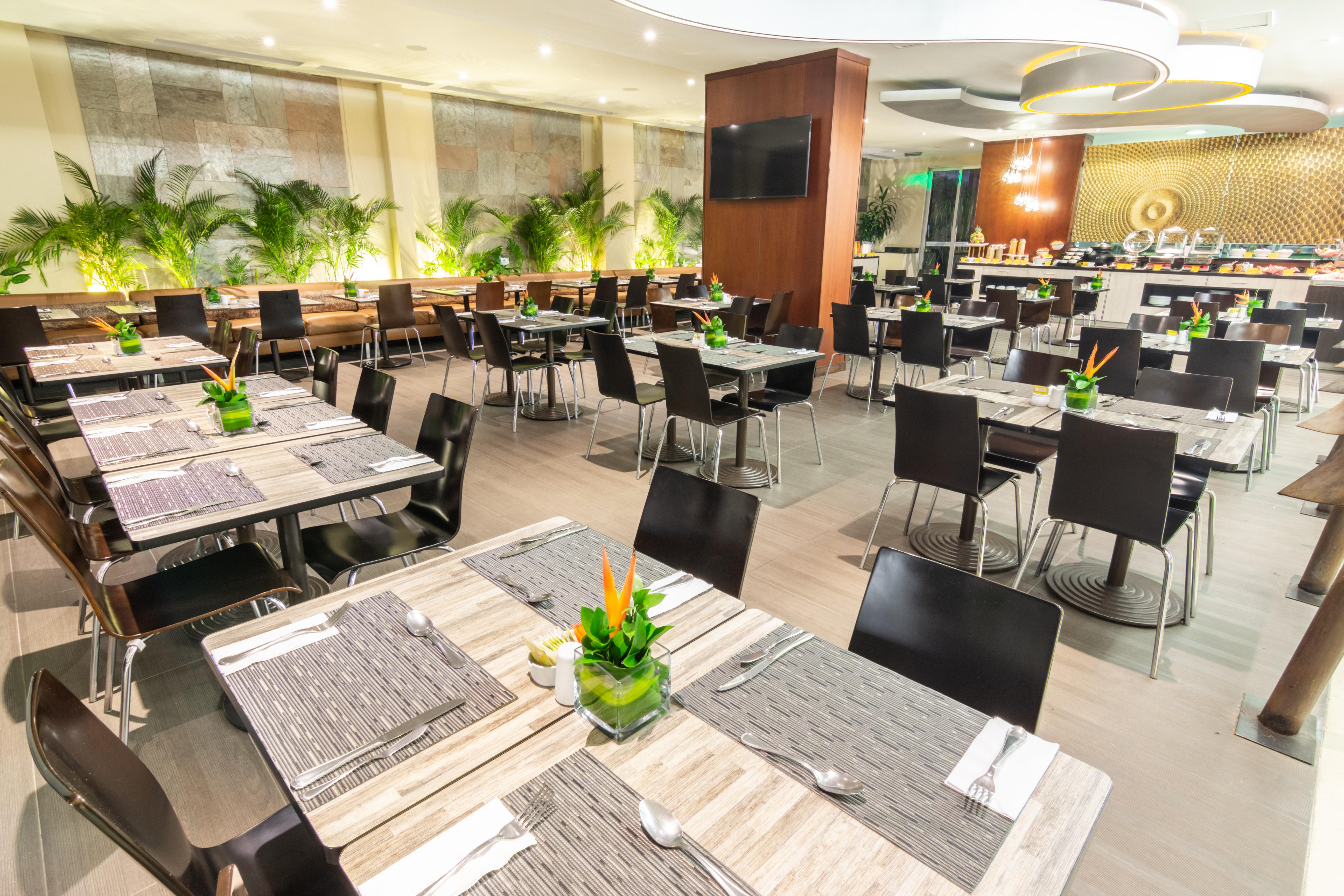 Best Western Plus 93 Park Hotel Bogotá Exteriör bild The Club at Changi Airport